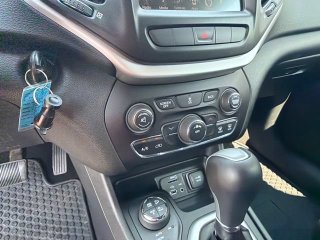 Used 2014 Jeep Cherokee Trailhawk w/ Leather Interior Group AWD/4WD image 25