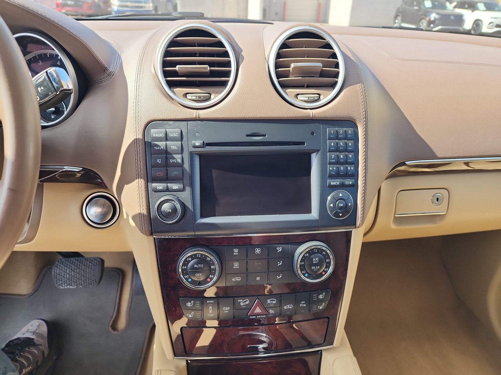 Used 2011 Mercedes-Benz GL 550 4MATIC w/ Chrome Accessory Pkg image 12