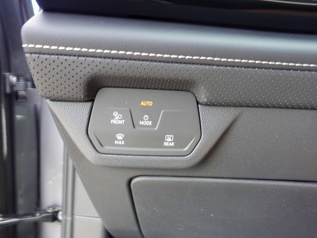 New 2026 Volkswagen Atlas SE FWD image 17