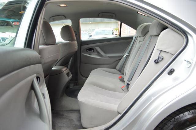 Used 2011 Toyota Camry LE w/ LE Extra-Value Pkg FWD image 12