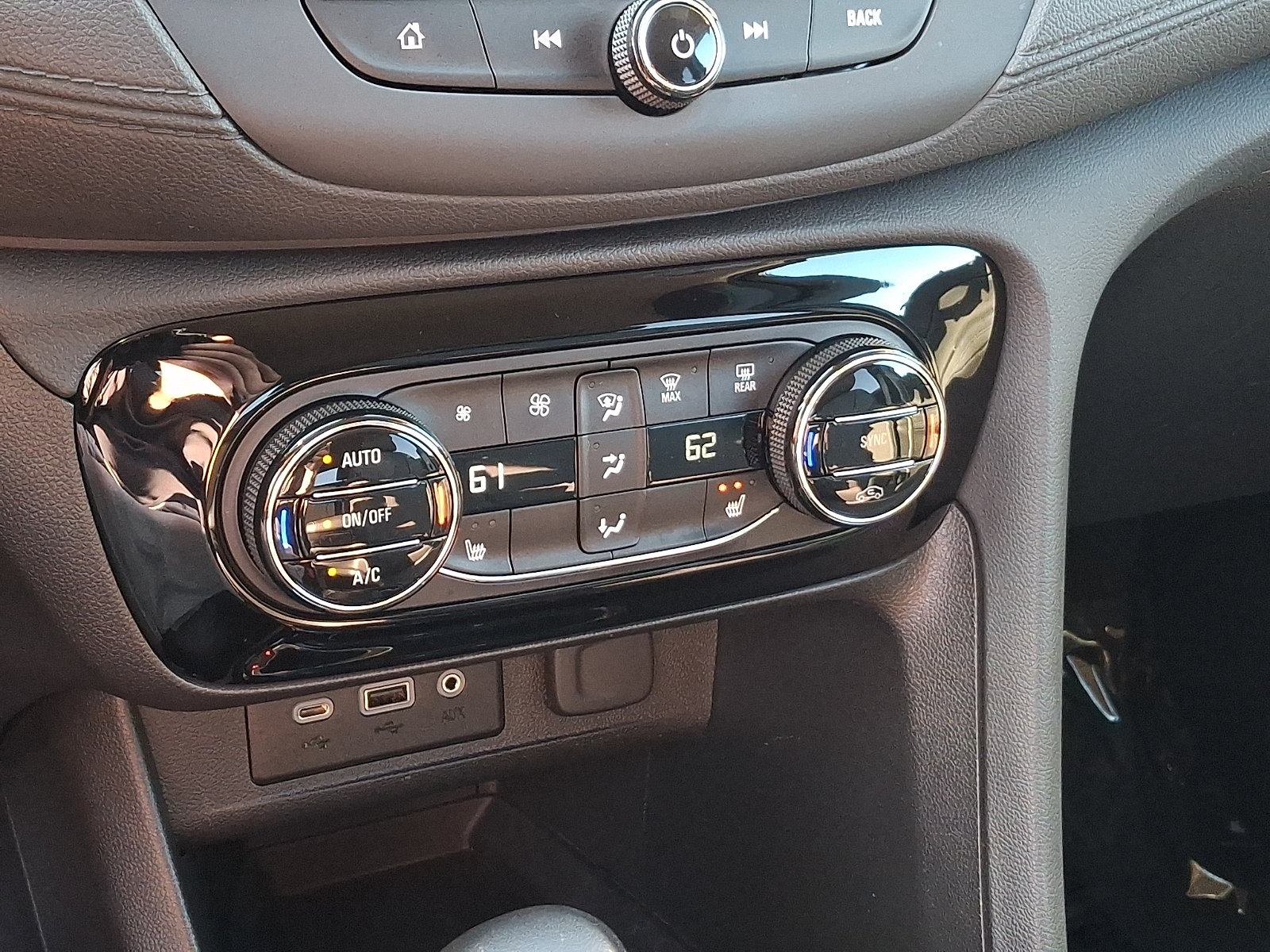 Used 2023 Buick Encore GX Select w/ Sport Touring Package FWD image 16