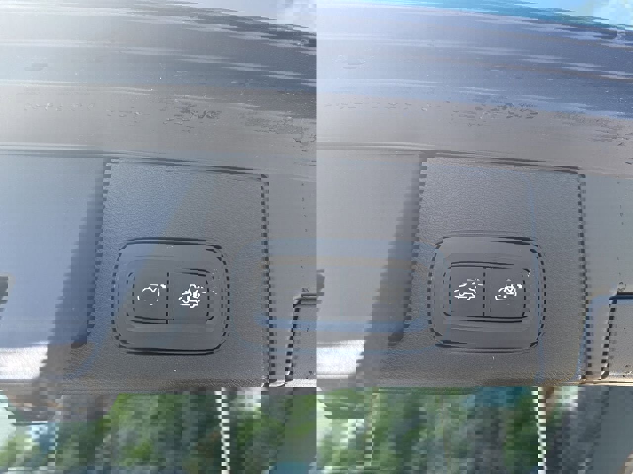 Certified 2024 Volvo XC60 B5 Plus w/ Protection Package Premier AWD/4WD image 8