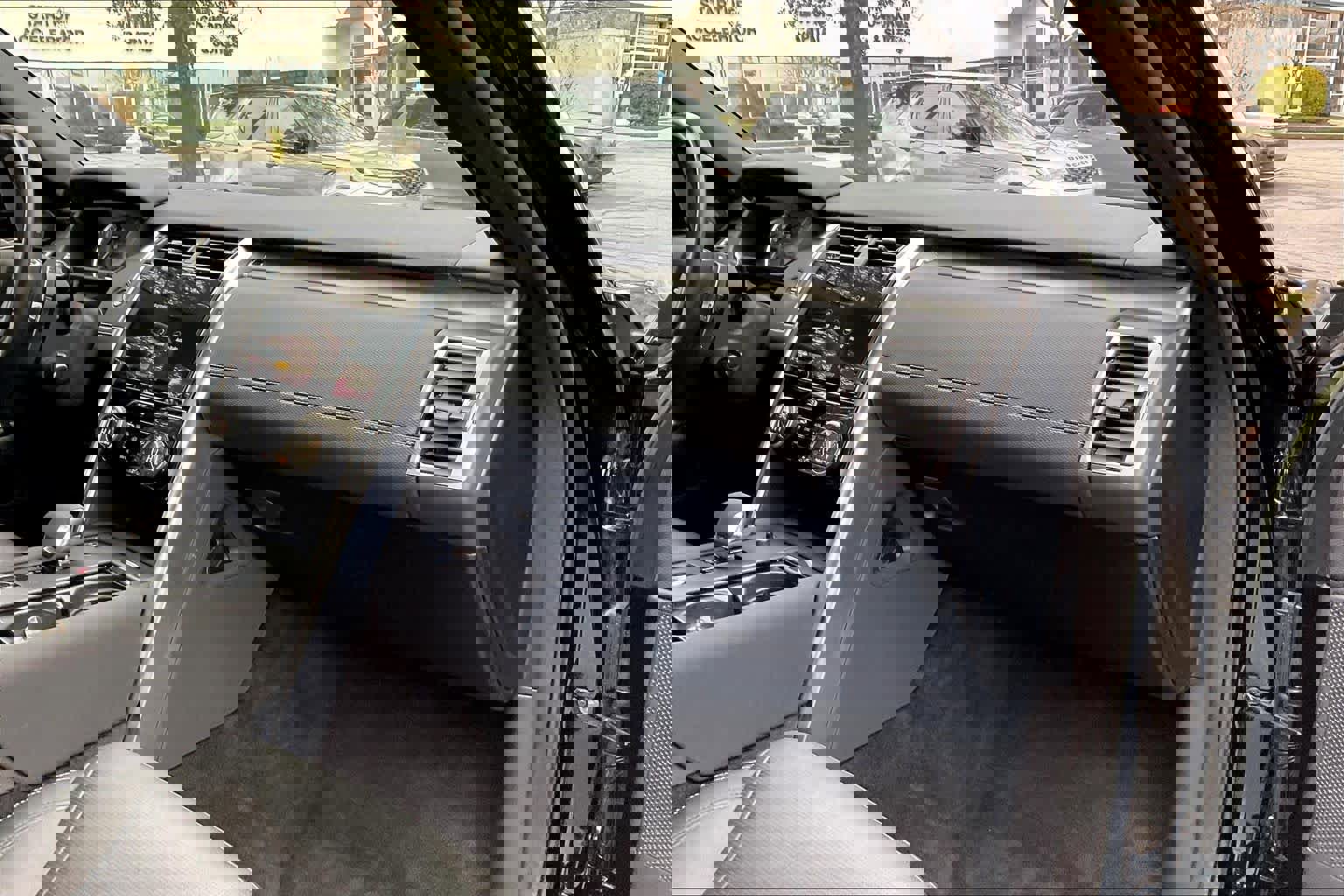 Used 2023 Land Rover Discovery S R-Dynamic image 18