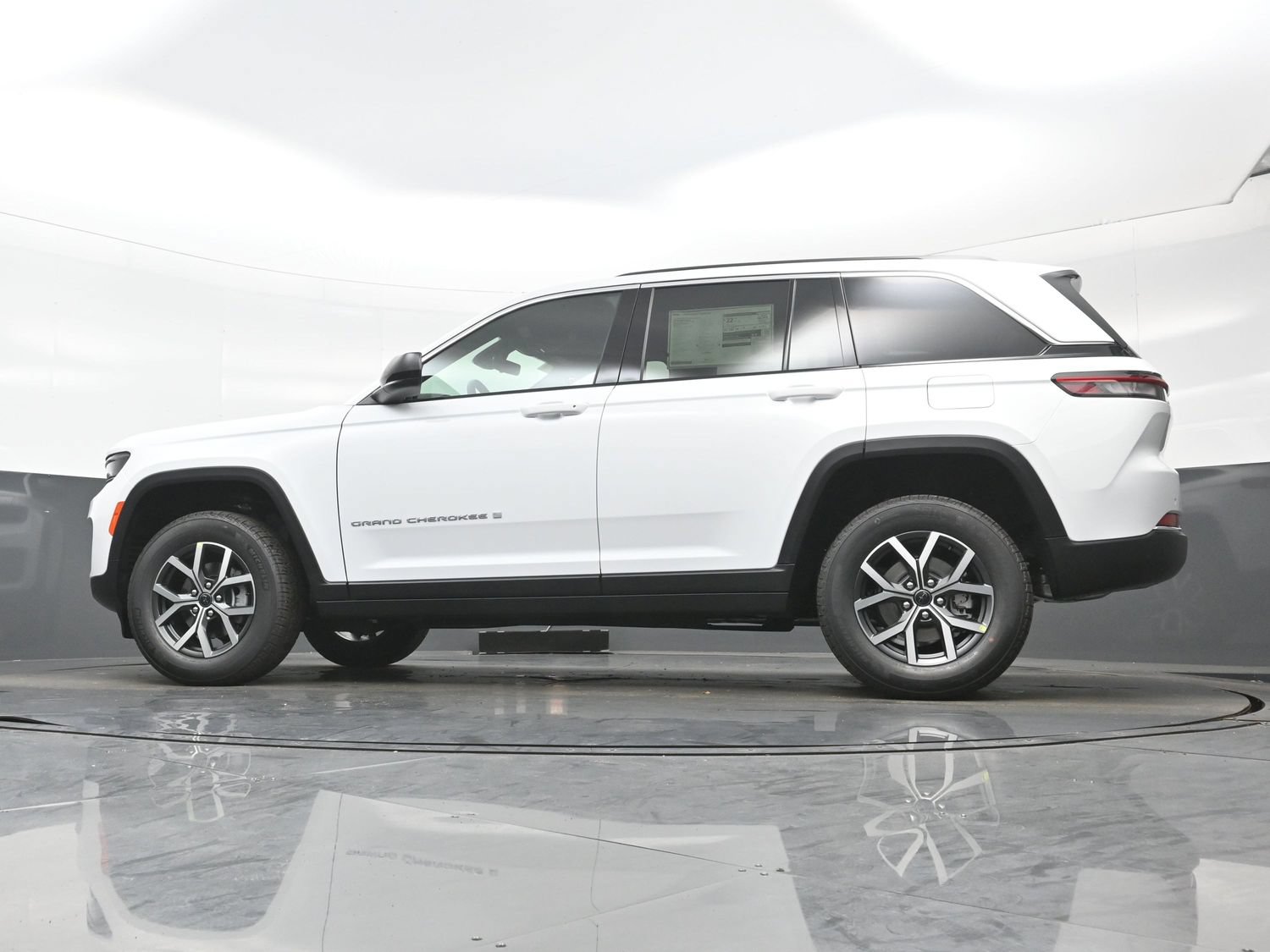 New 2027 Jeep Grand Cherokee Laredo AWD/4WD image 15
