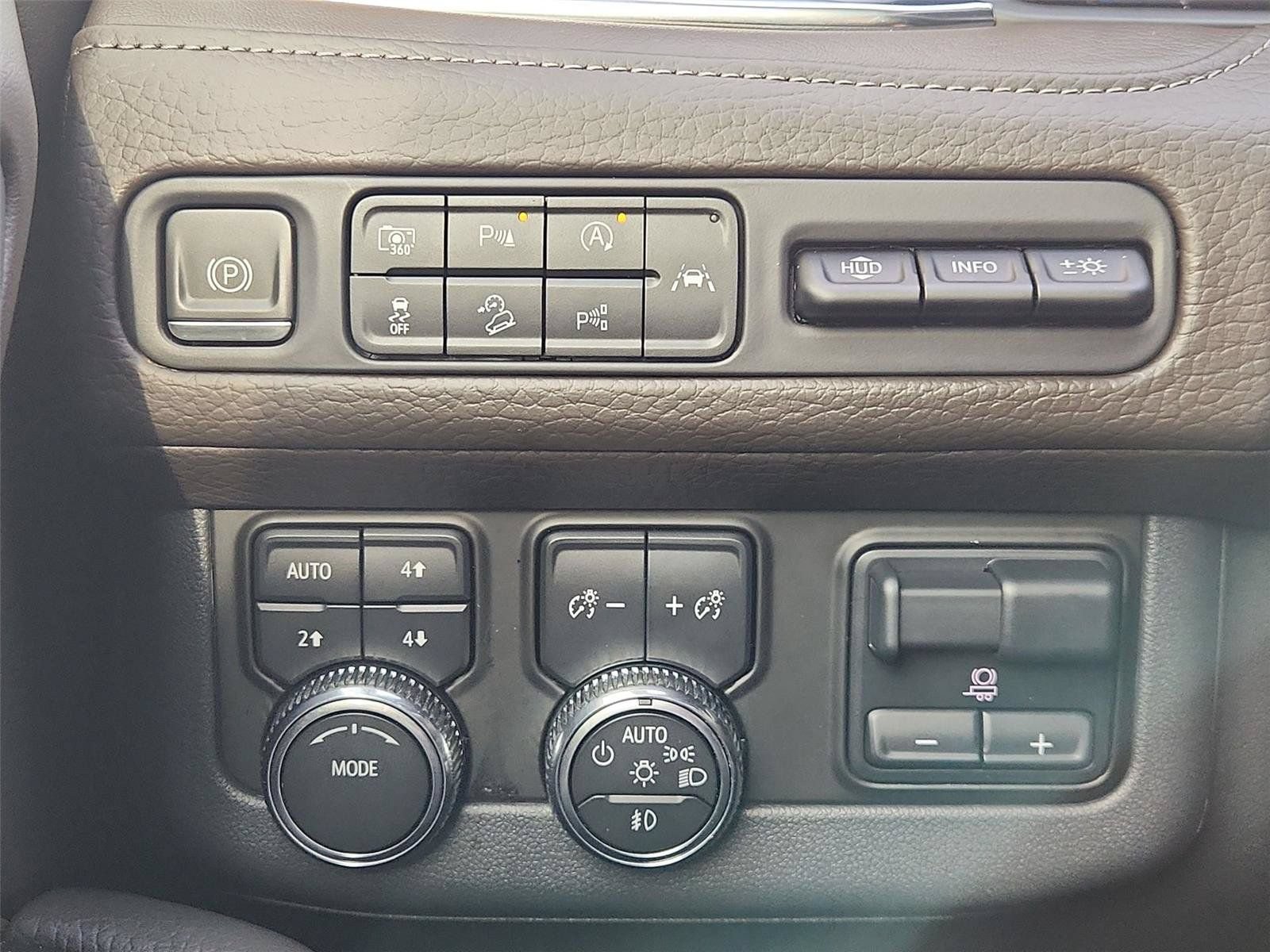 Used 2024 GMC Yukon Denali w/ Advanced Technology Package AWD/4WD image 18