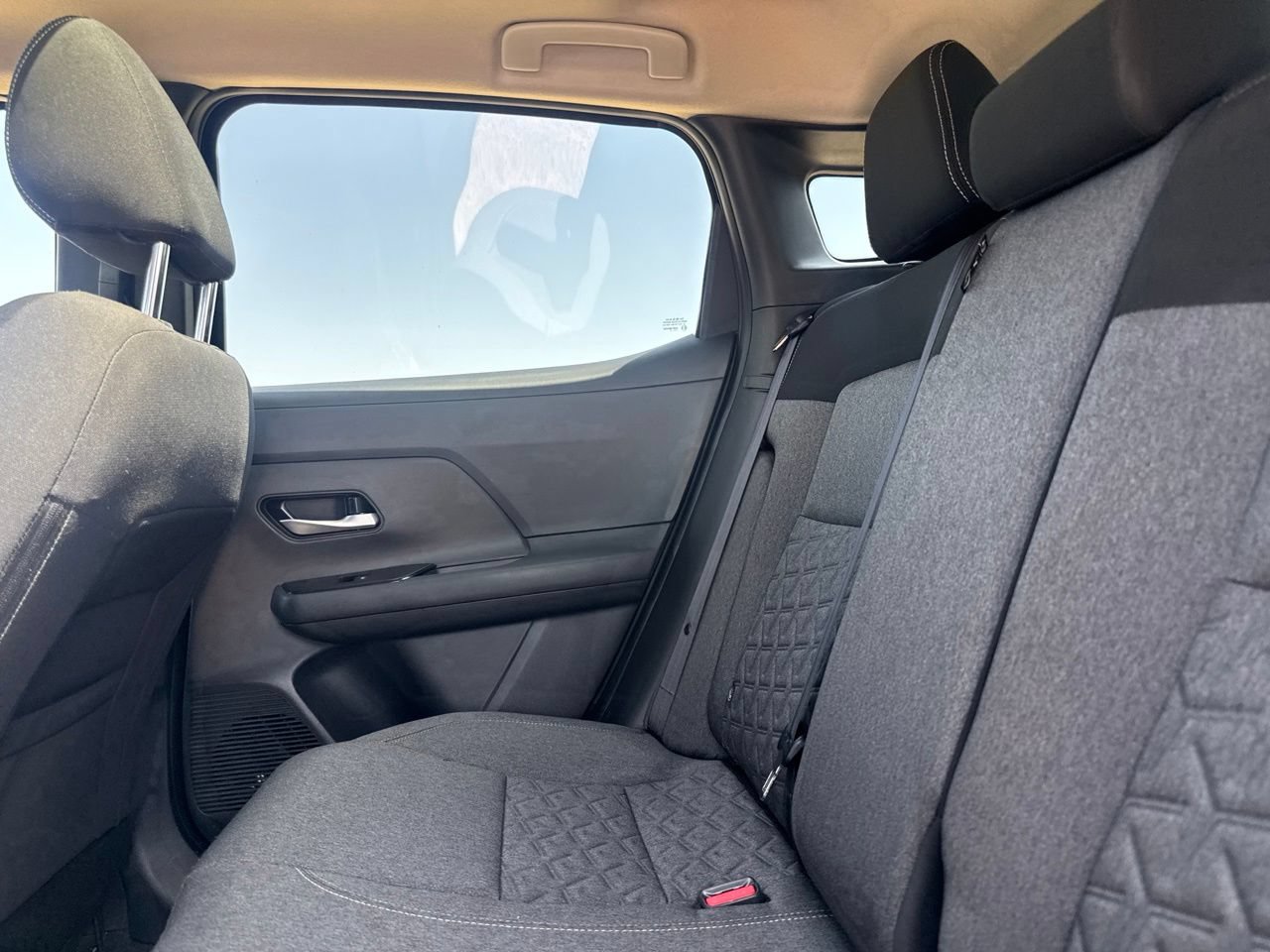 Certified 2025 Nissan Kicks SV w/ SV Premium Package FWD image 34