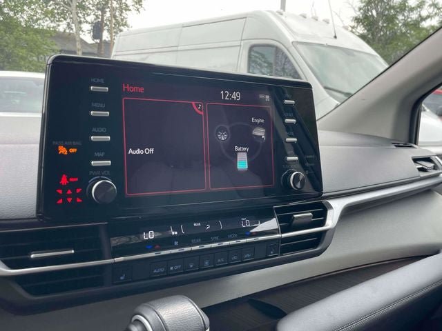 Certified 2024 Toyota Sienna XLE FWD image 30