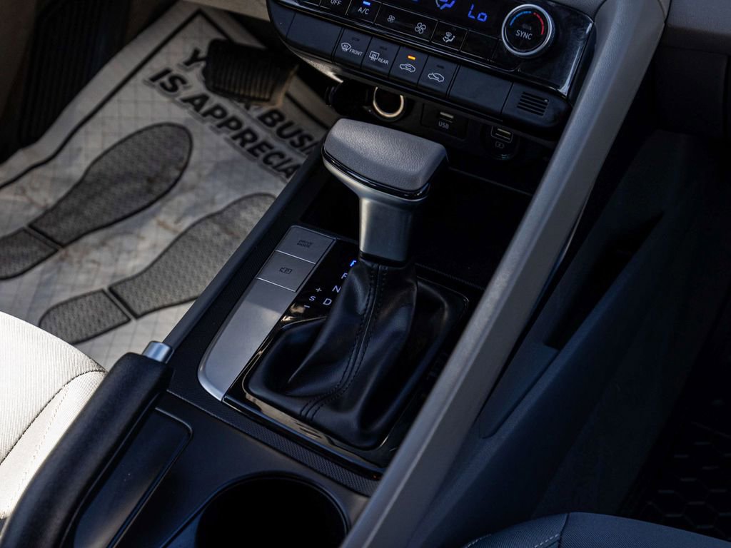 Used 2023 Hyundai Elantra SEL w/ Cargo Package image 25