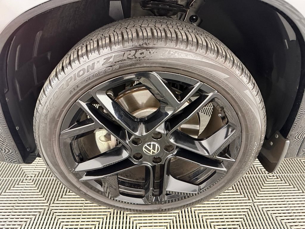Used 2025 Volkswagen Tiguan SE R-Line AWD/4WD image 12