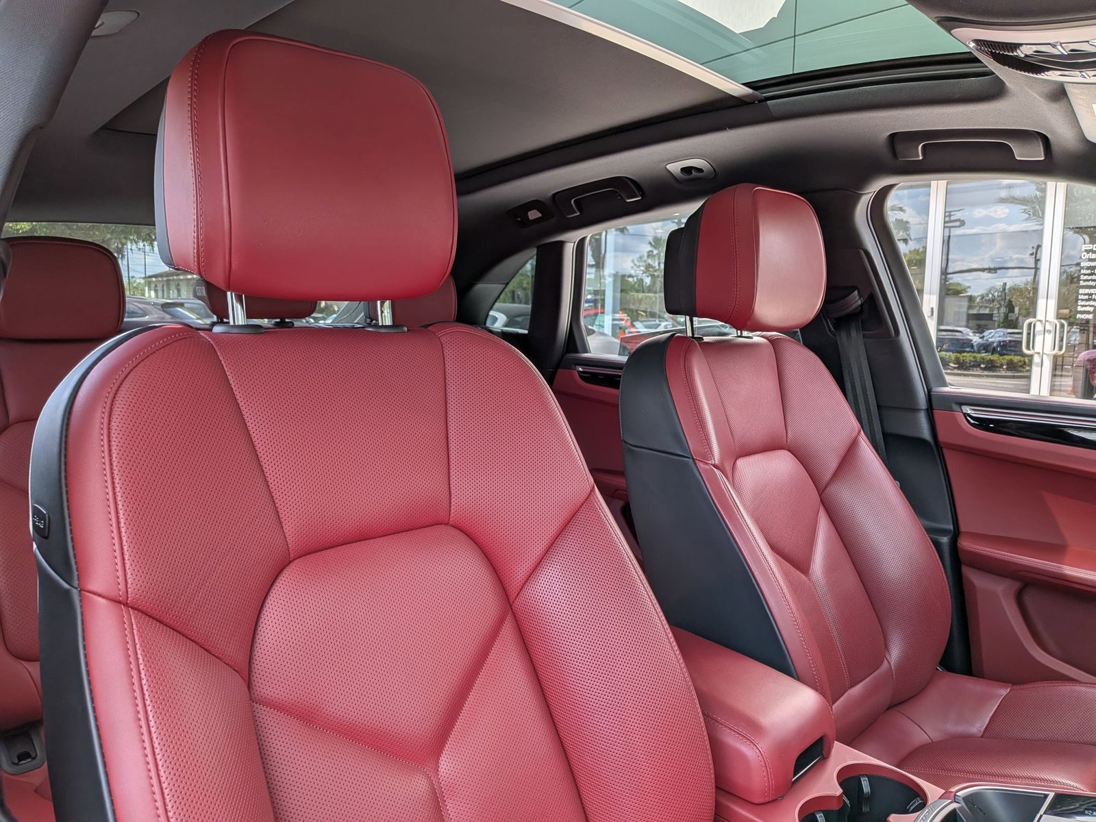 Certified 2024 Porsche Macan image 25