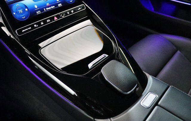 Used 2022 Mercedes-Benz SL 55 AMG 4MATIC w/ Driver Assistance Package image 28