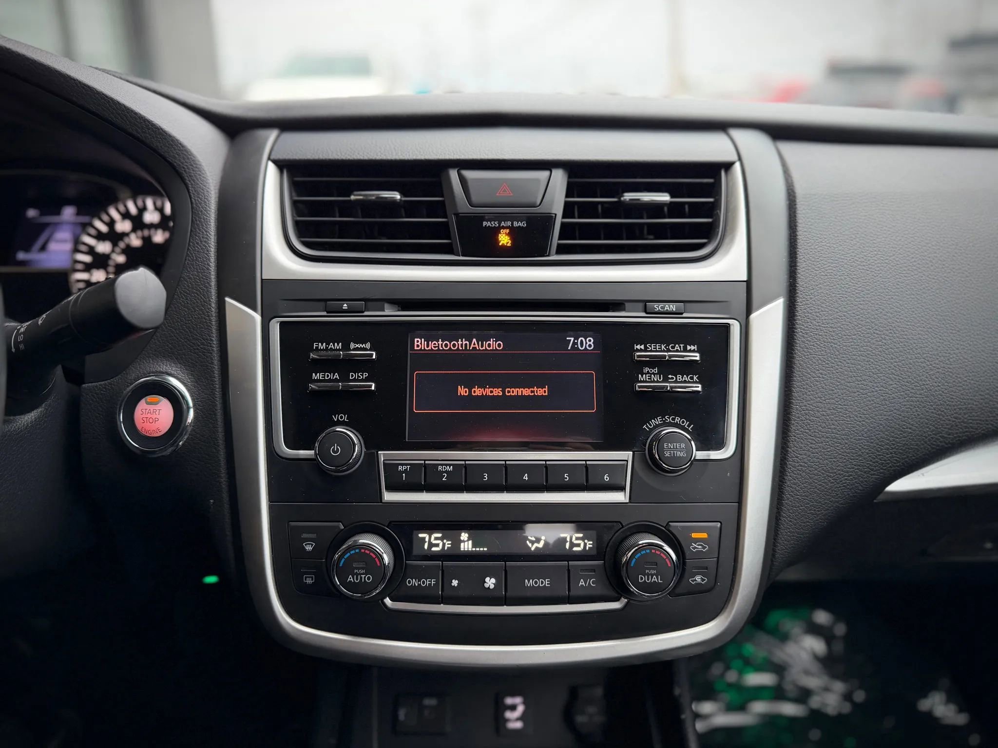 Used 2017 Nissan Altima 2.5 SV w/ Interior Lighting Package image 16