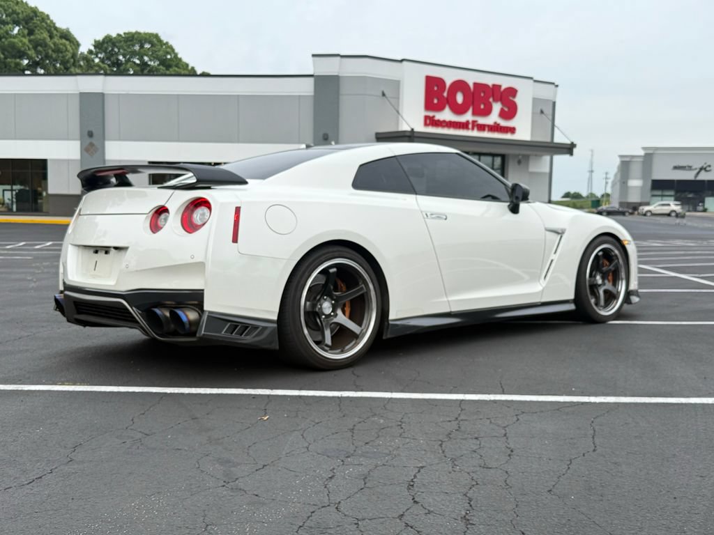 Used 2017 Nissan GT-R Premium w/ Premium Interior Package AWD/4WD image 9