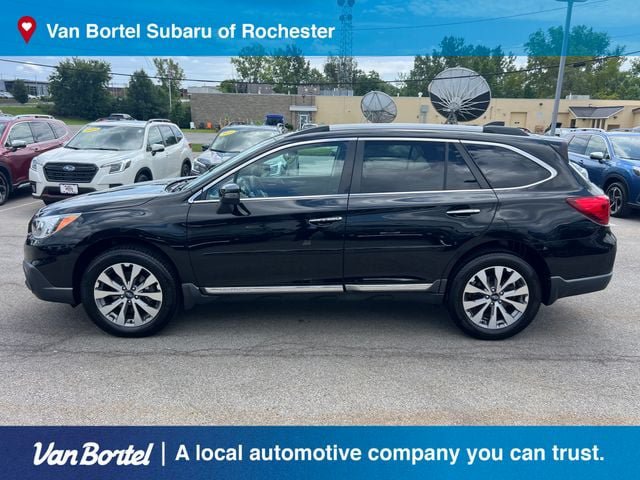 Used 2017 Subaru Outback 2.5i Touring AWD/4WD image 3