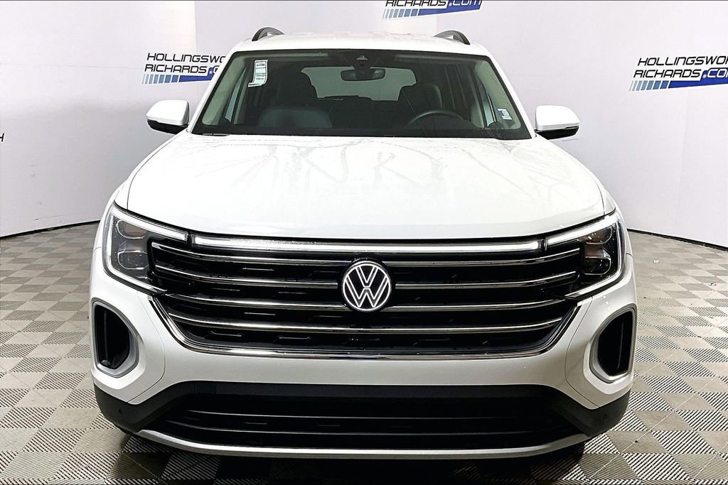 Used 2025 Volkswagen Atlas SE image 2