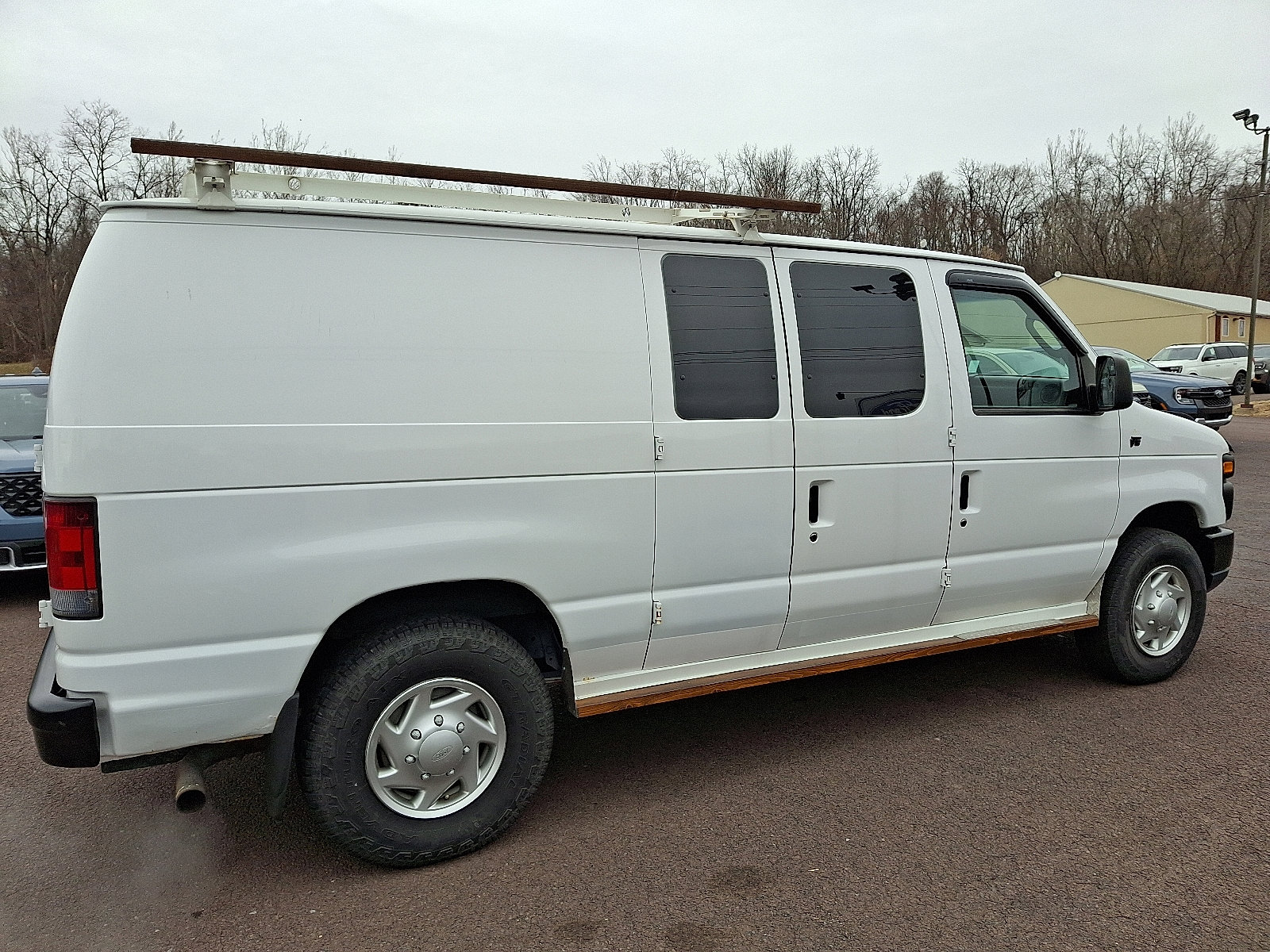 Used 2012 Ford E-250 and Econoline 250 w/ Commercial Cargo Van Pkg image 11