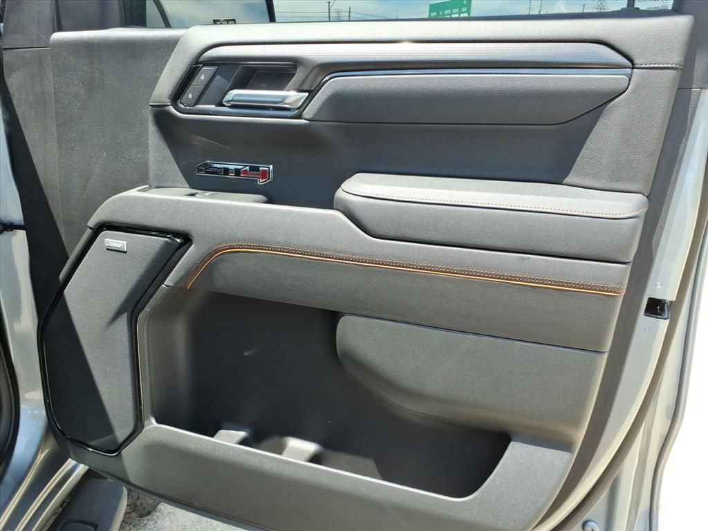 Used 2025 GMC Sierra 1500 AT4 w/ AT4 Premium Package AWD/4WD image 12