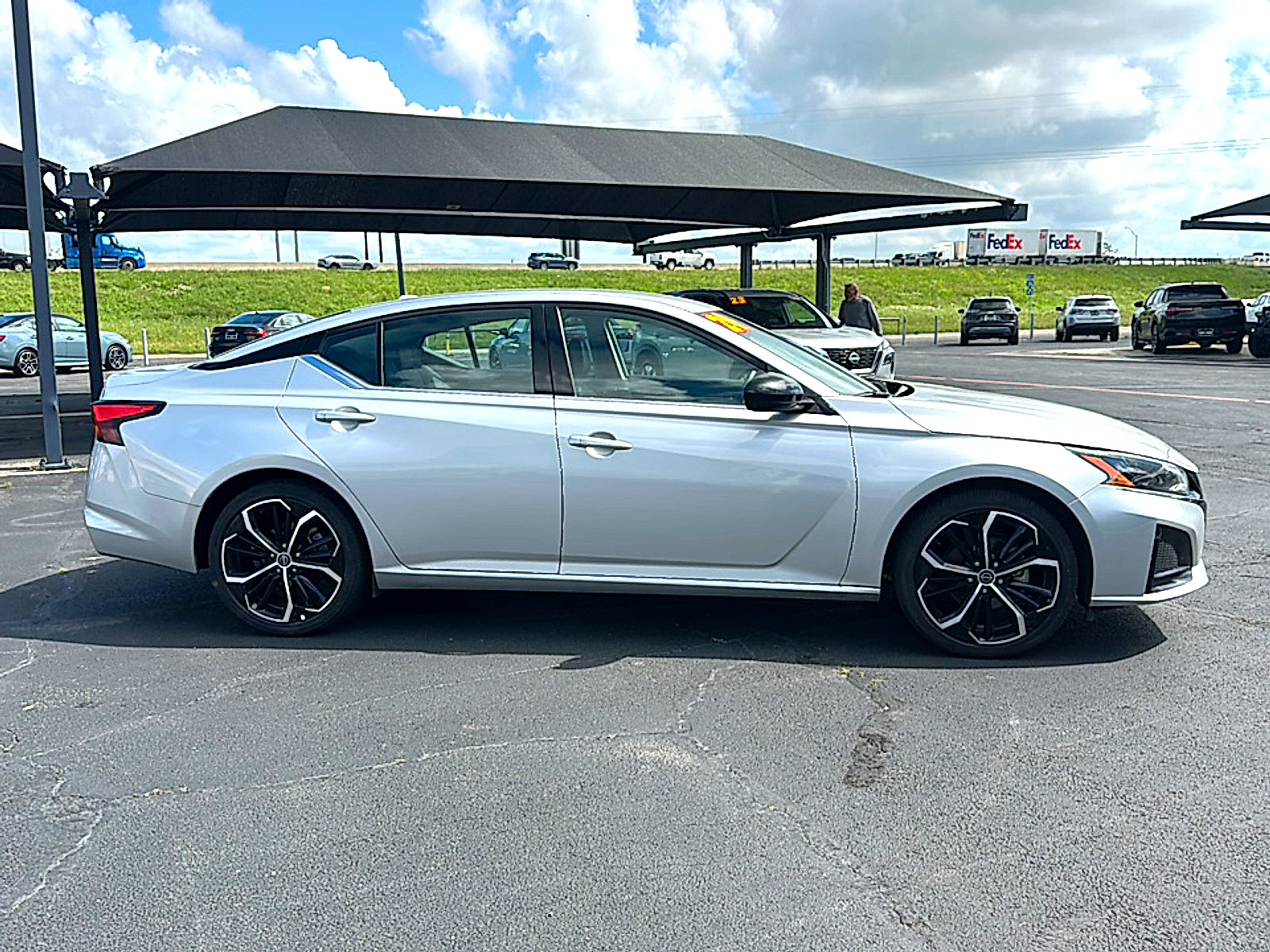 Used 2024 Nissan Altima 2.5 SR image 9