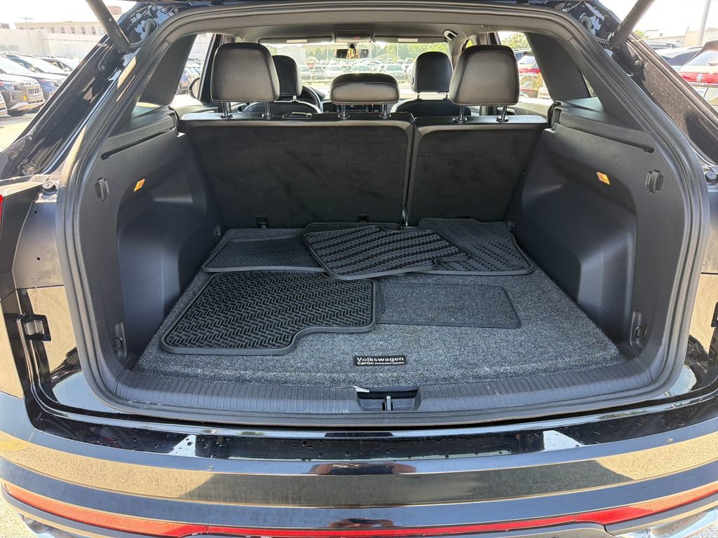 Certified 2023 Volkswagen Atlas Cross Sport SE w/ Black Wheel Package AWD/4WD image 27