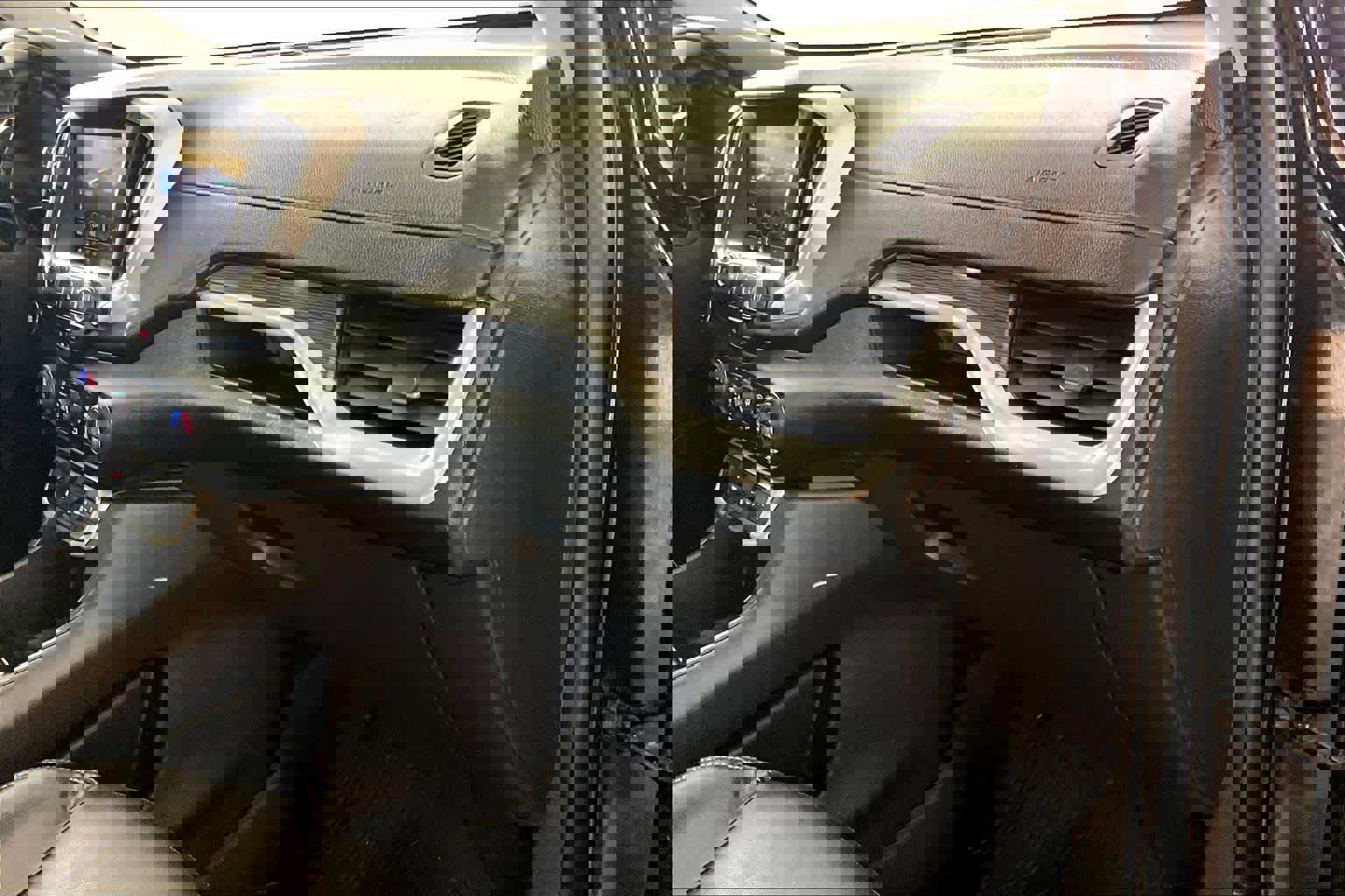 Used 2024 GMC Terrain SLT image 18