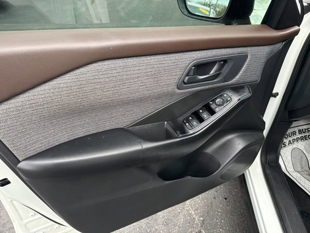 Used 2023 Nissan Rogue S AWD/4WD image 13