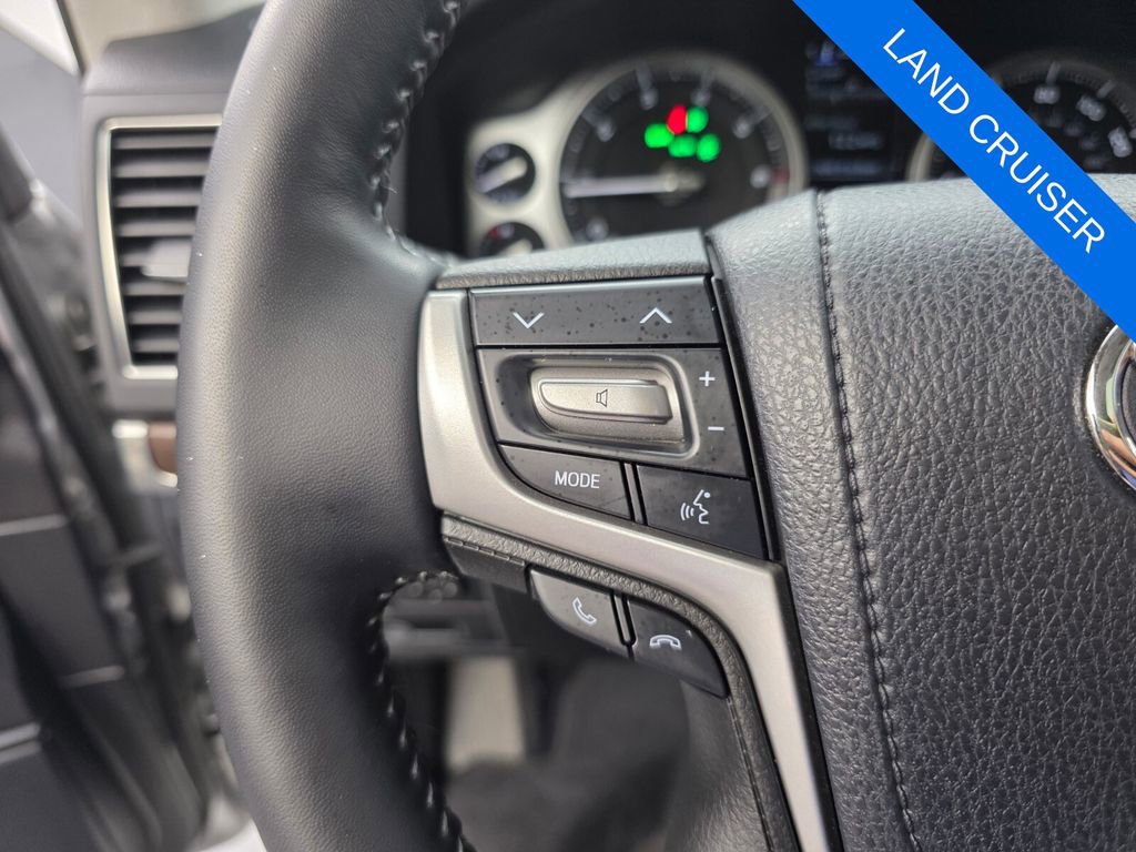Used 2018 Toyota Land Cruiser image 19