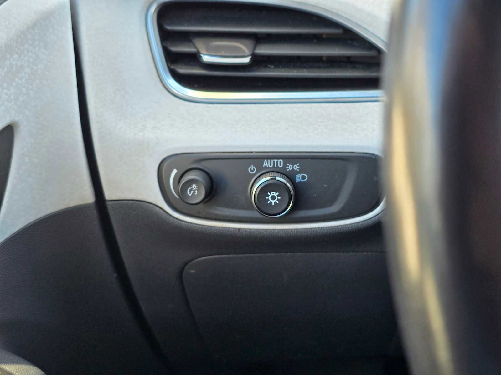 Used 2017 Chevrolet Bolt Premier w/ Driver Confidence II Package image 31