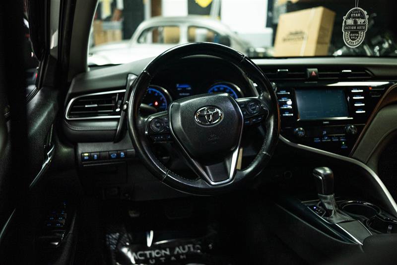 Used 2020 Toyota Camry SE w/ Carpet Mat Package FWD image 16