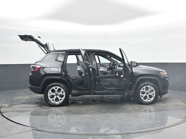 Used 2025 Jeep Compass Sport w/ Mopar Graphics Package AWD/4WD image 46