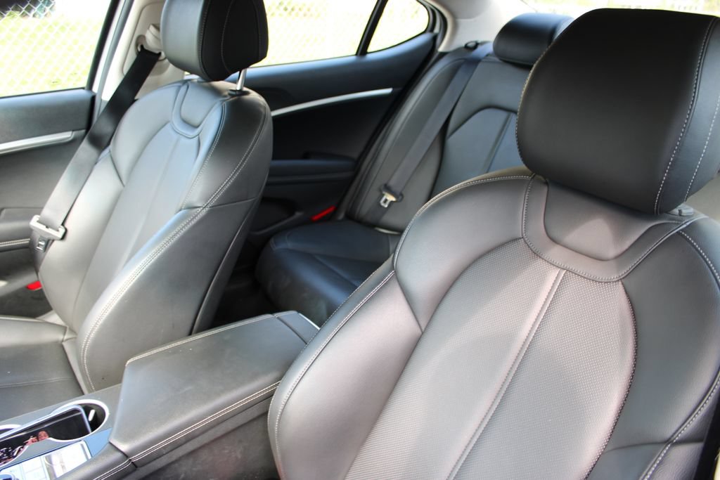 Used 2025 Genesis G70 2.5T image 9