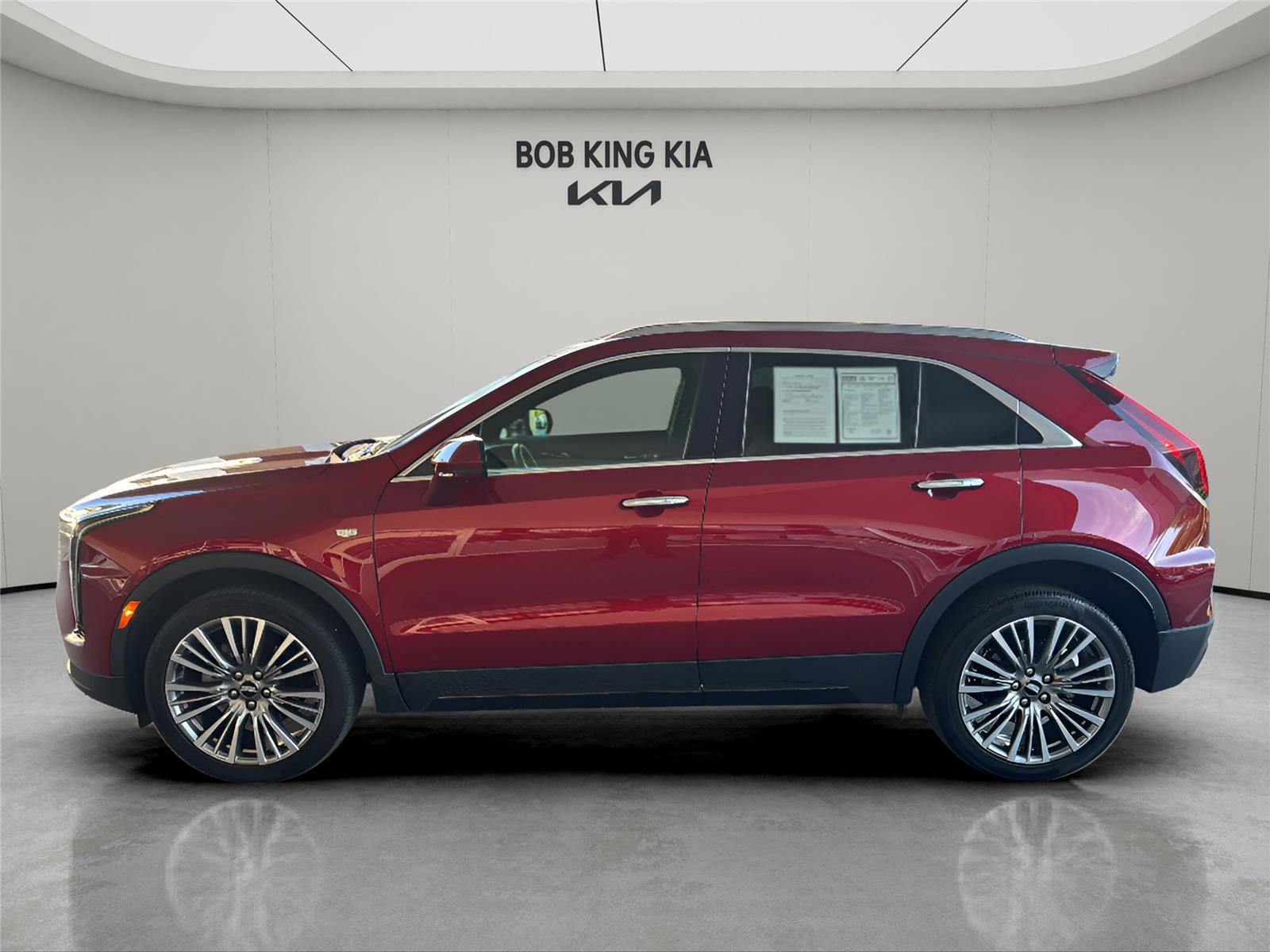 Used 2025 Cadillac XT4 Premium Luxury FWD image 2