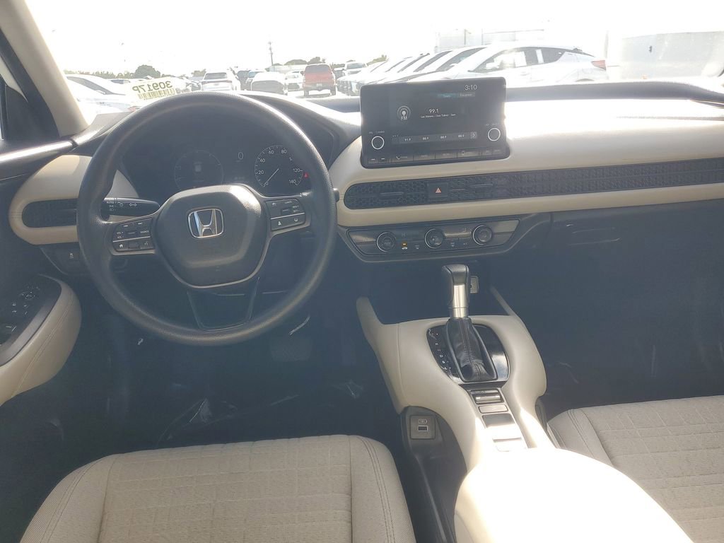 Used 2023 Honda HR-V LX image 9