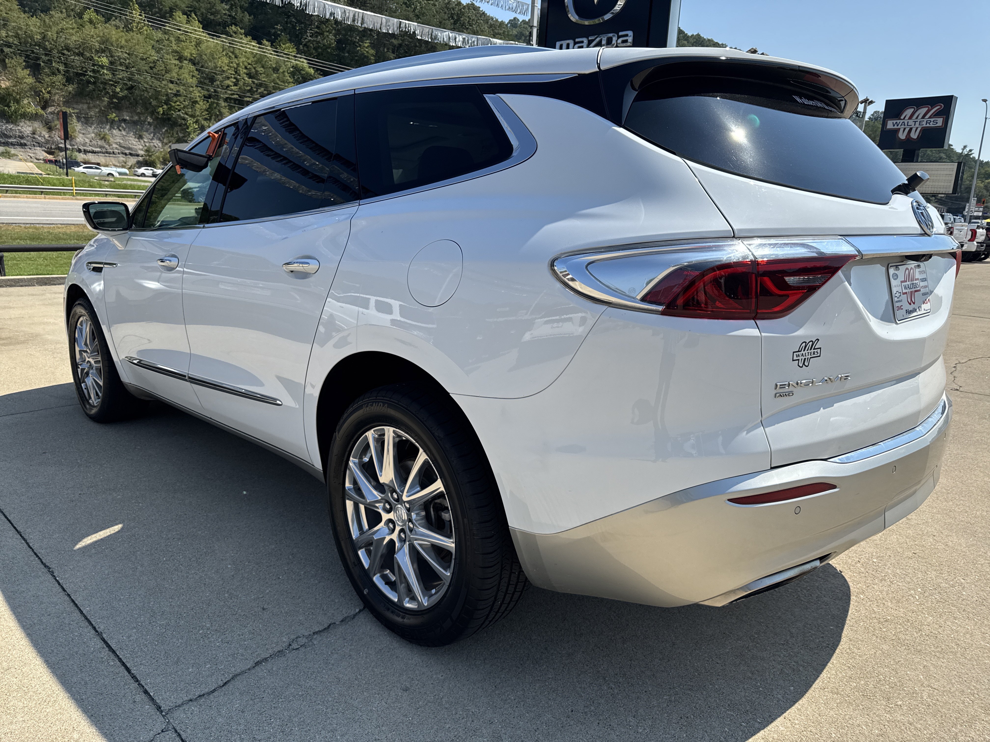 Used 2022 Buick Enclave Premium w/ Experience Buick Package AWD/4WD image 5
