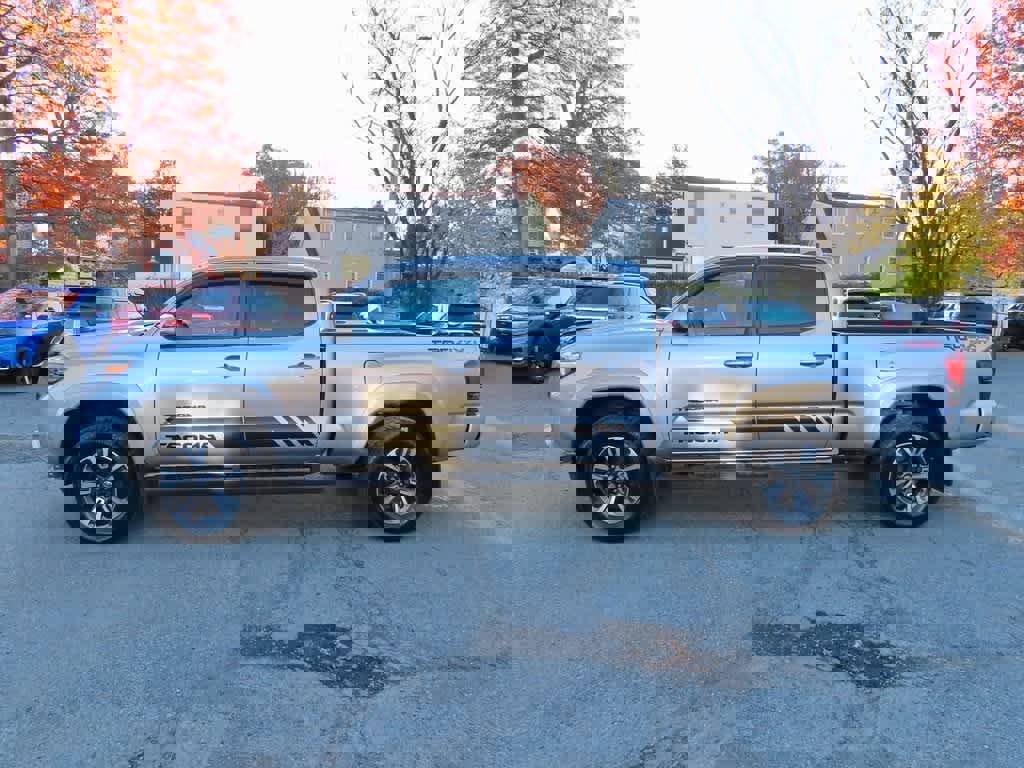 Used 2019 Toyota Tacoma TRD Sport image 3