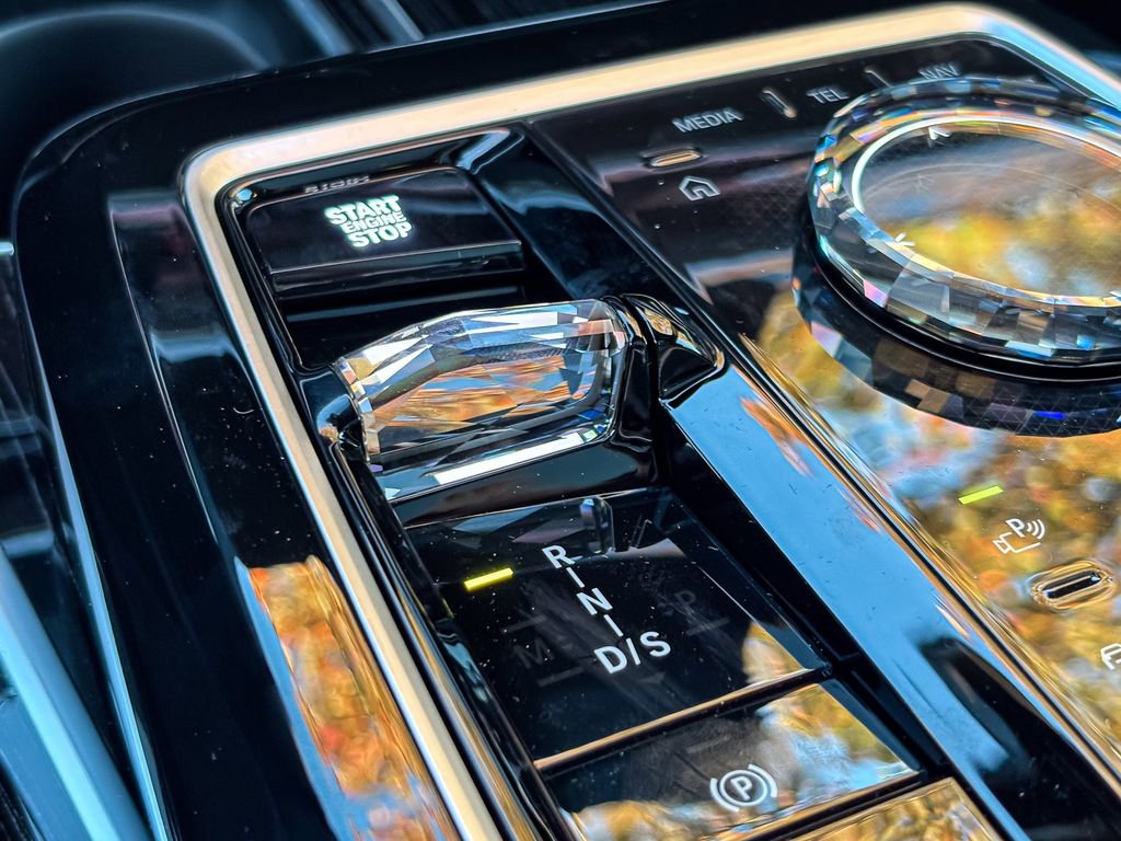 New 2026 BMW 740i xDrive w/ Premium Package image 27