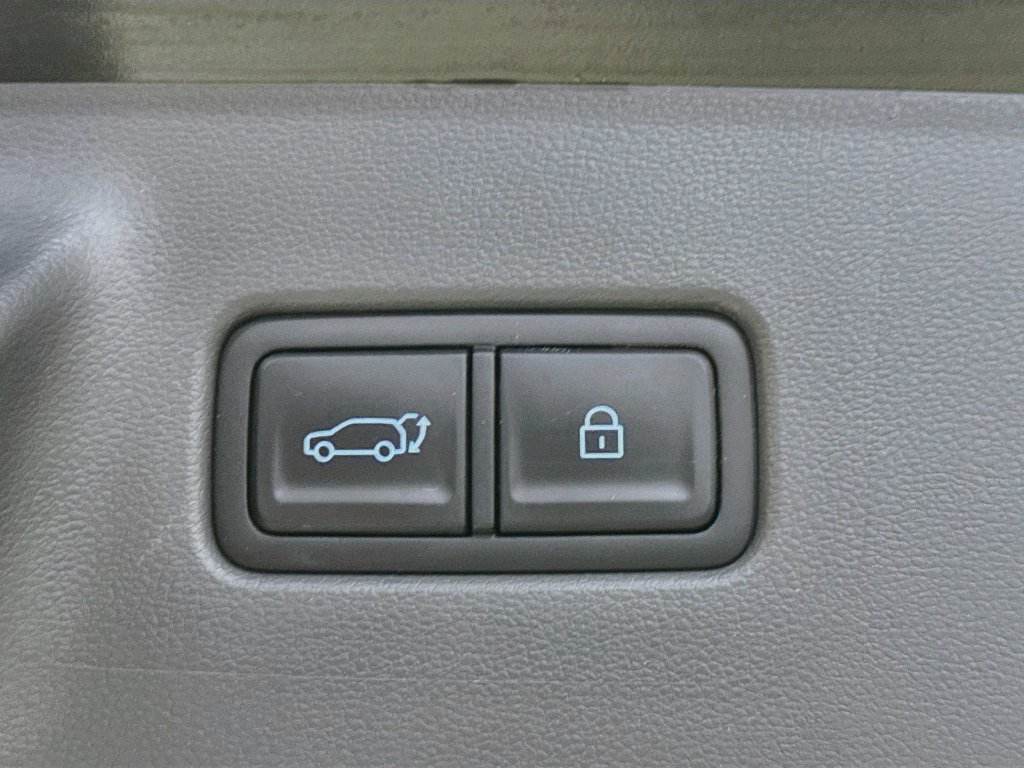Used 2025 Hyundai Santa Fe SEL FWD image 32