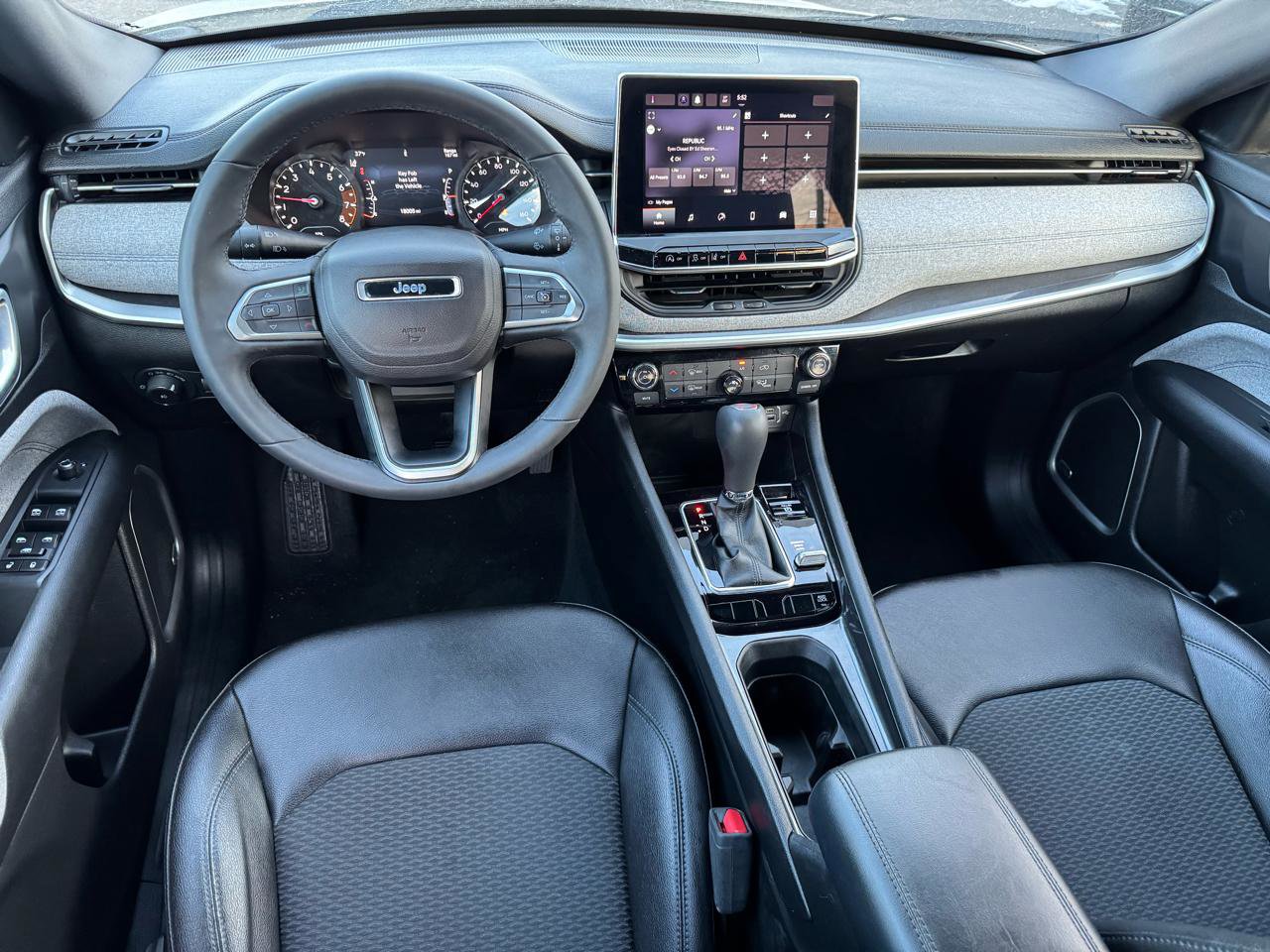 Used 2024 Jeep Compass Latitude w/ Sun and Sound Group image 10