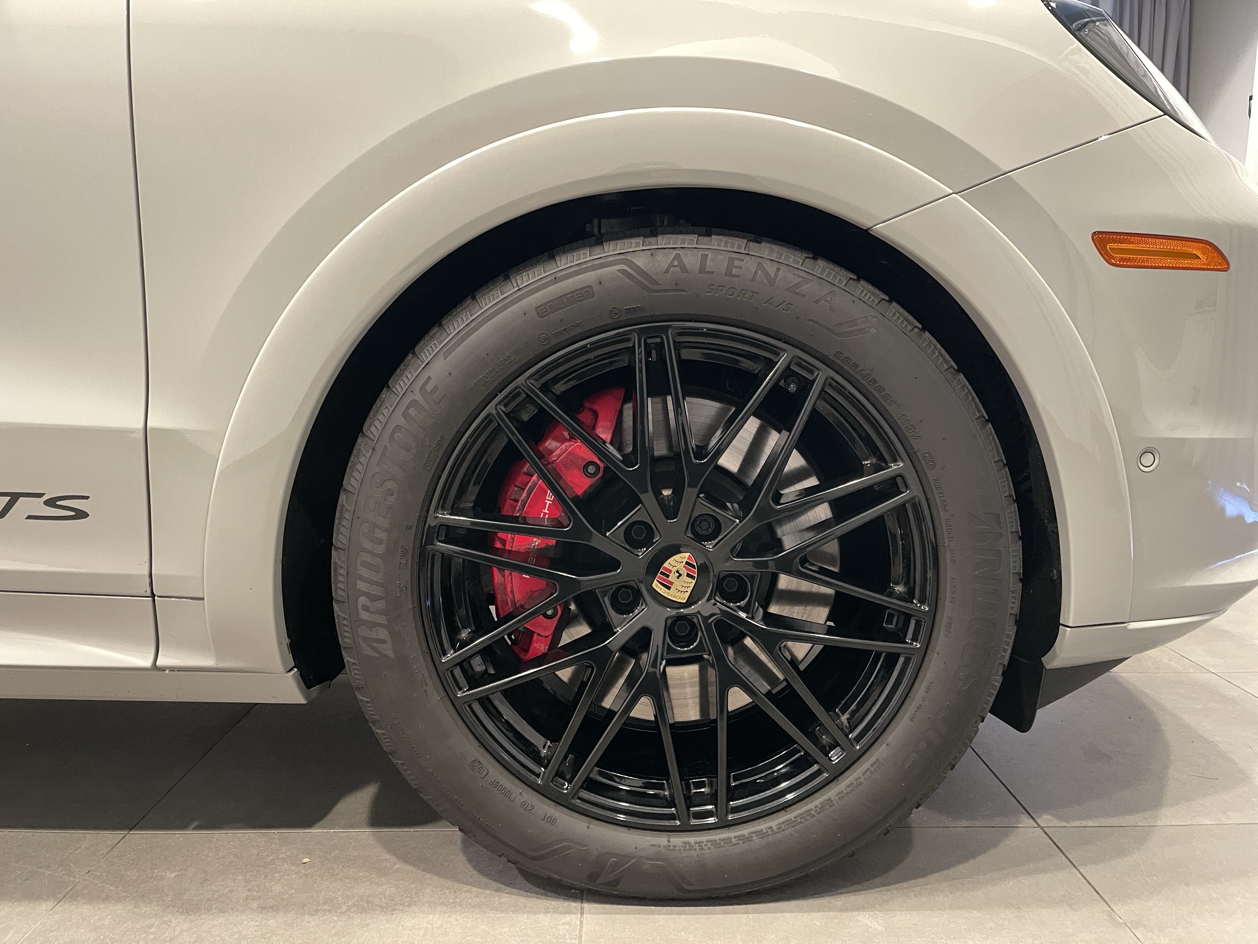 Used 2025 Porsche Cayenne GTS AWD/4WD image 10