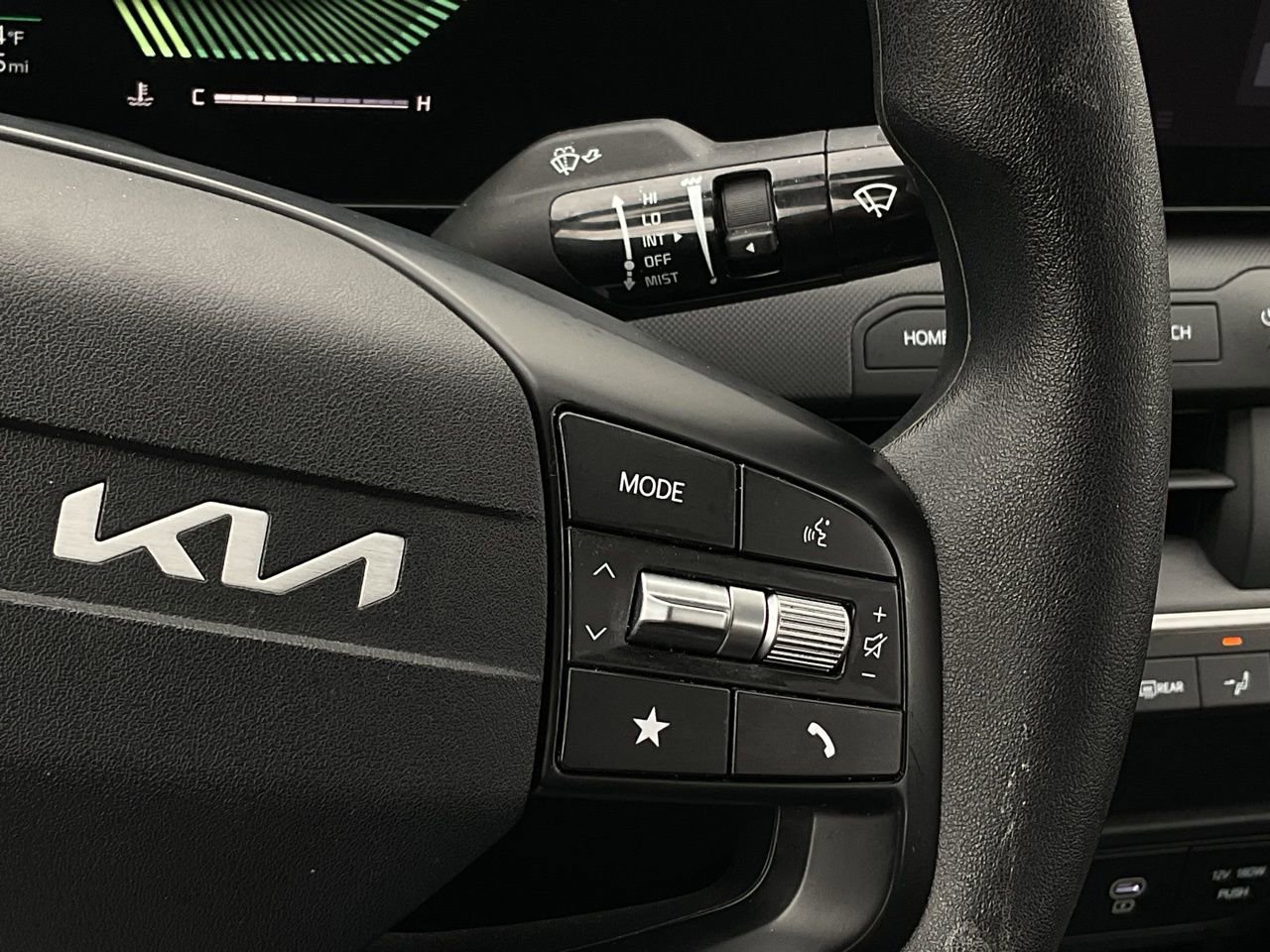 Used 2025 Kia K4 LXS image 23