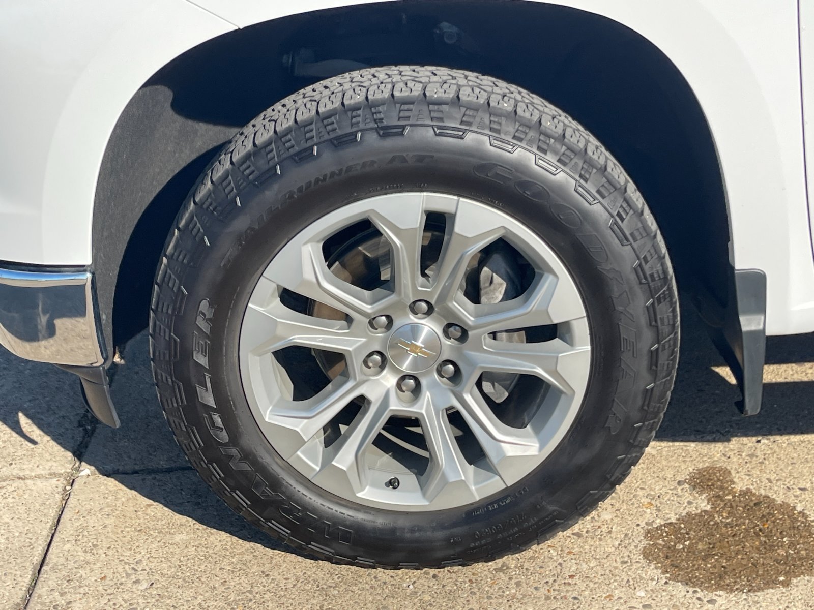 Used 2024 Chevrolet Silverado 1500 LTZ AWD/4WD image 32