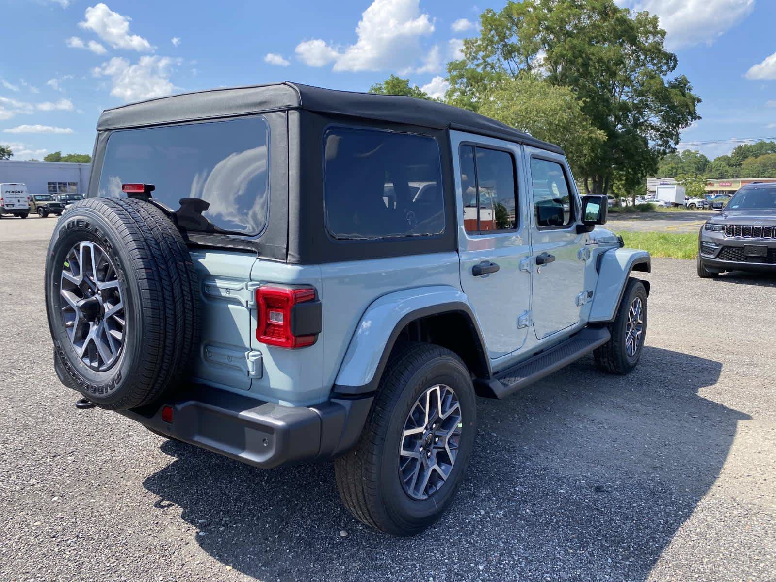 New 2026 Jeep Wrangler Unlimited Sahara AWD/4WD image 3