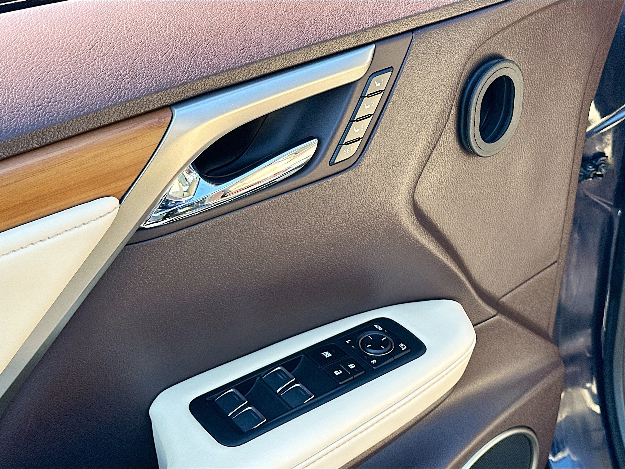 Used 2020 Lexus RX 450h AWD w/ Premium Package image 8