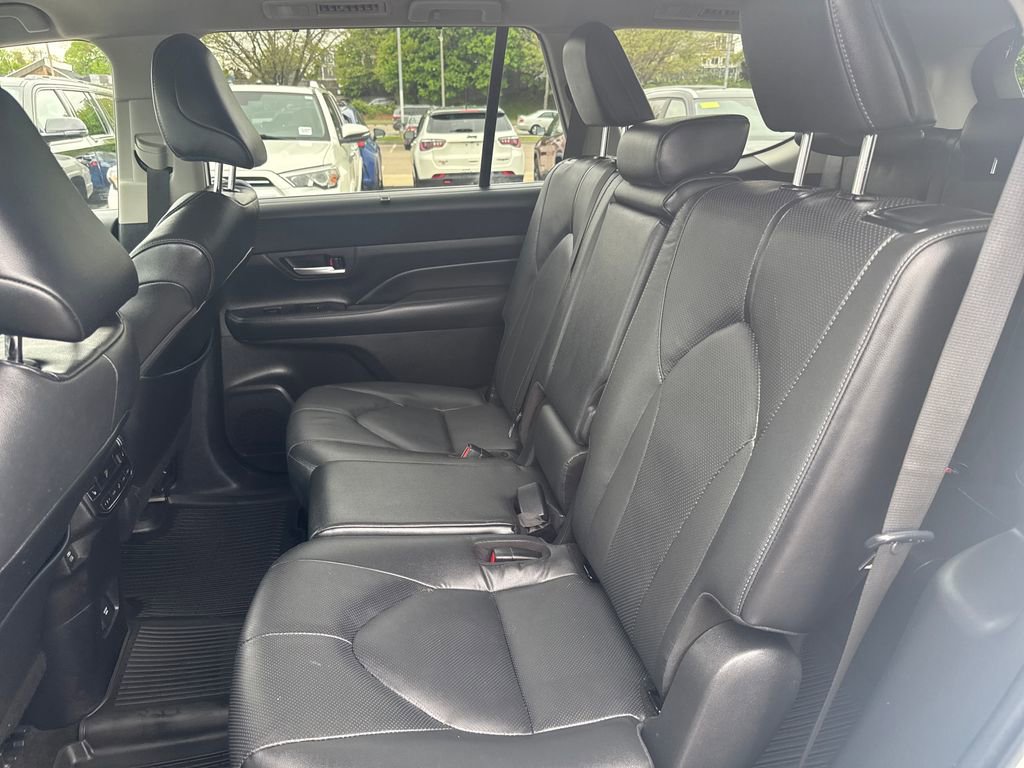 Used 2024 Toyota Grand Highlander AWD image 36