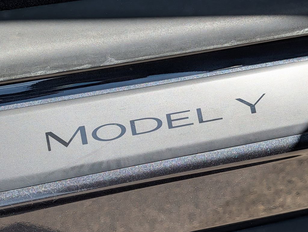 Used 2026 Tesla Model Y Long Range AWD/4WD image 18