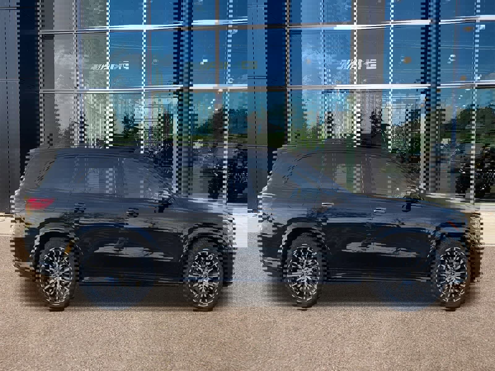 Used 2025 Mercedes-Benz GLS 450 4MATIC image 4