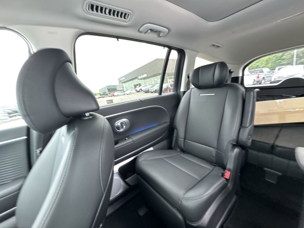 New 2026 Hyundai Ioniq 9 Limited image 12