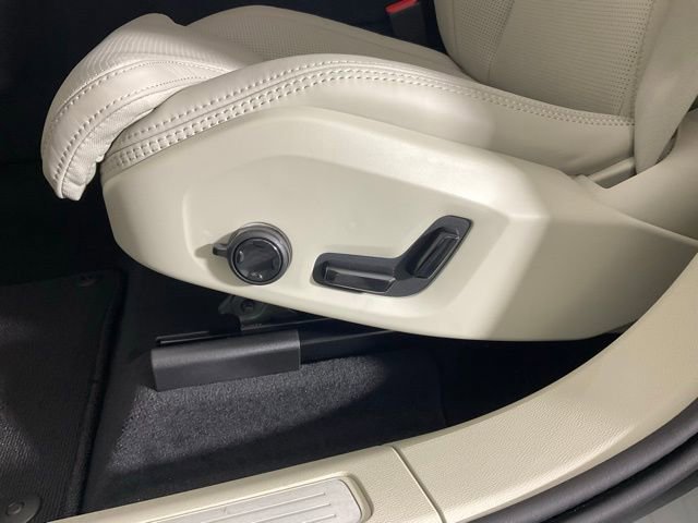 New 2026 Volvo XC60 T8 Ultra image 29