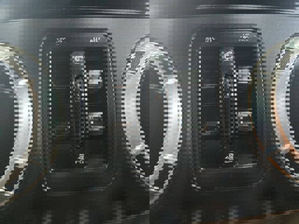 Used 2017 Jeep Wrangler Unlimited Sahara w/ Connectivity Group image 11