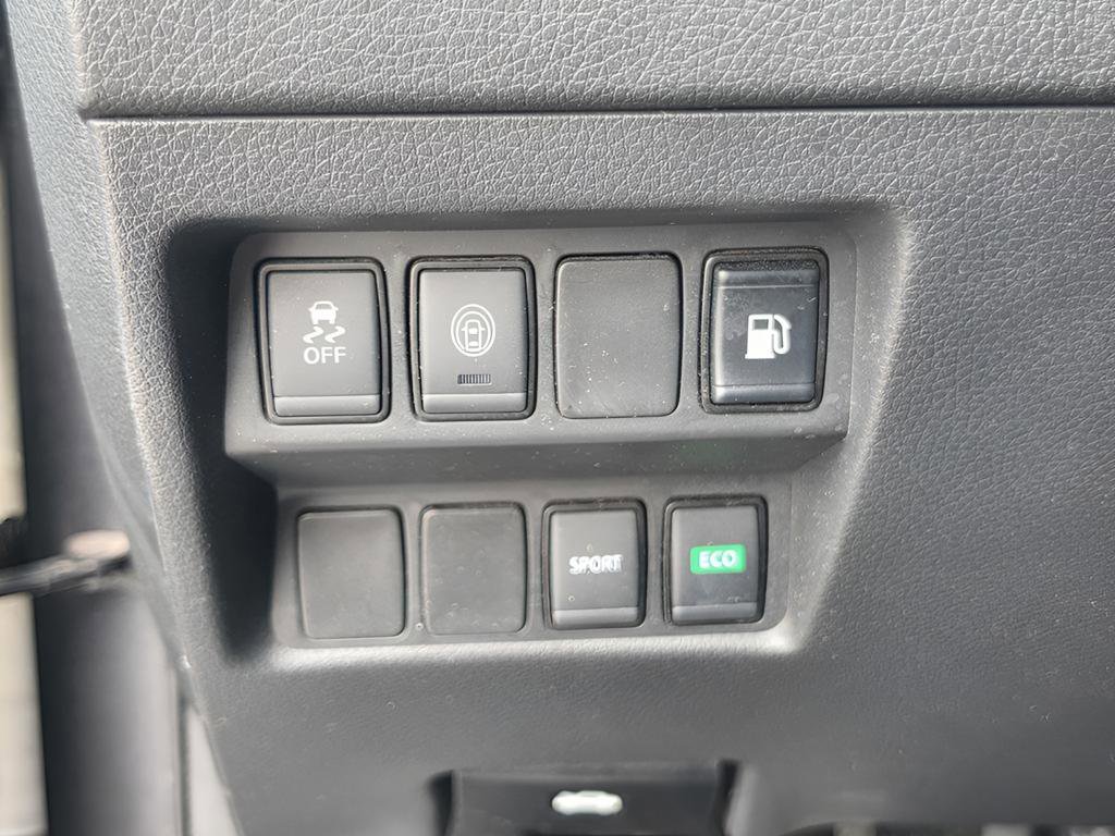Used 2020 Nissan Rogue S w/ Special Edition Package FWD image 19