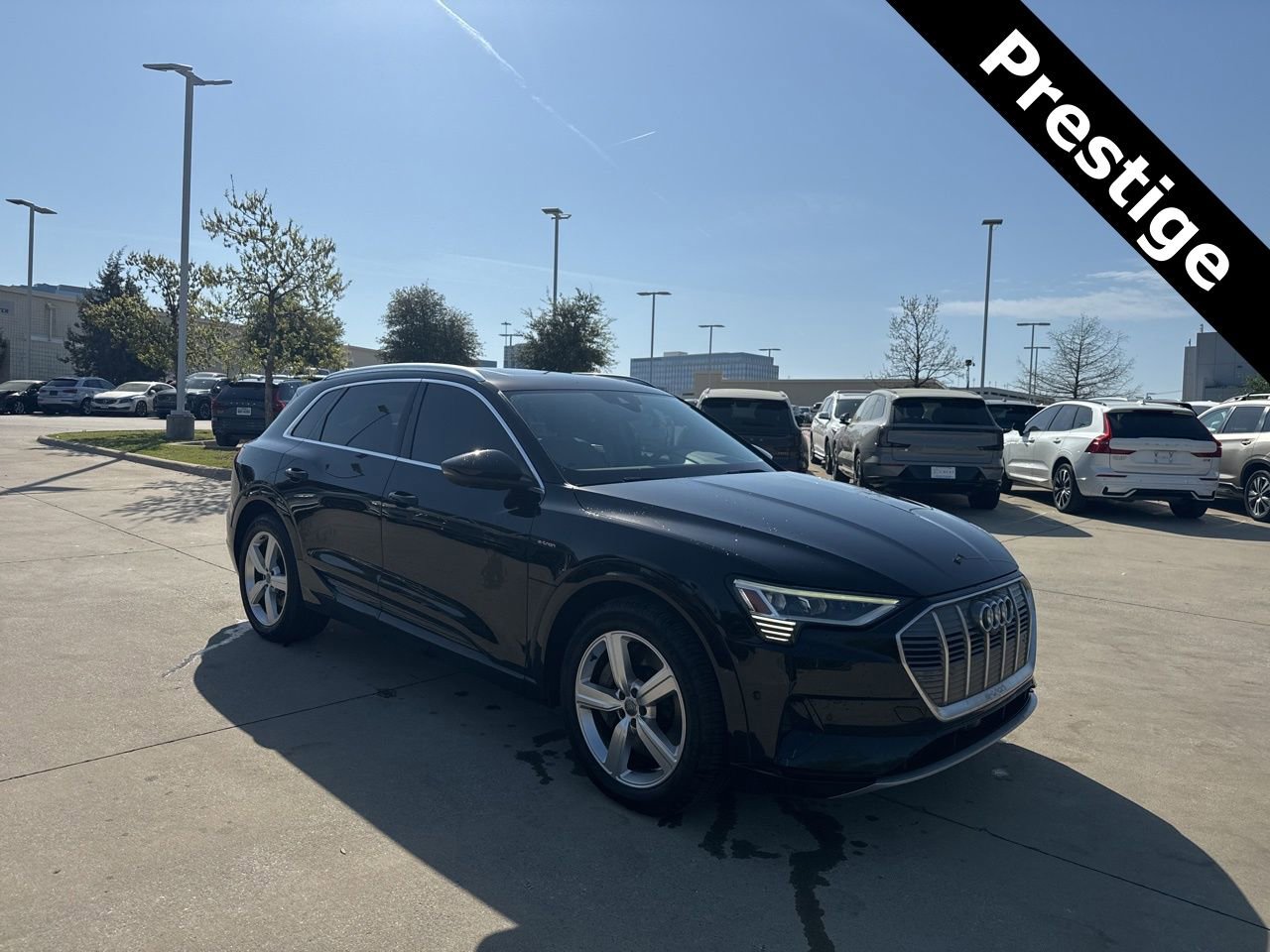 Used 2019 Audi e-tron Prestige w/ Prestige Package image 3